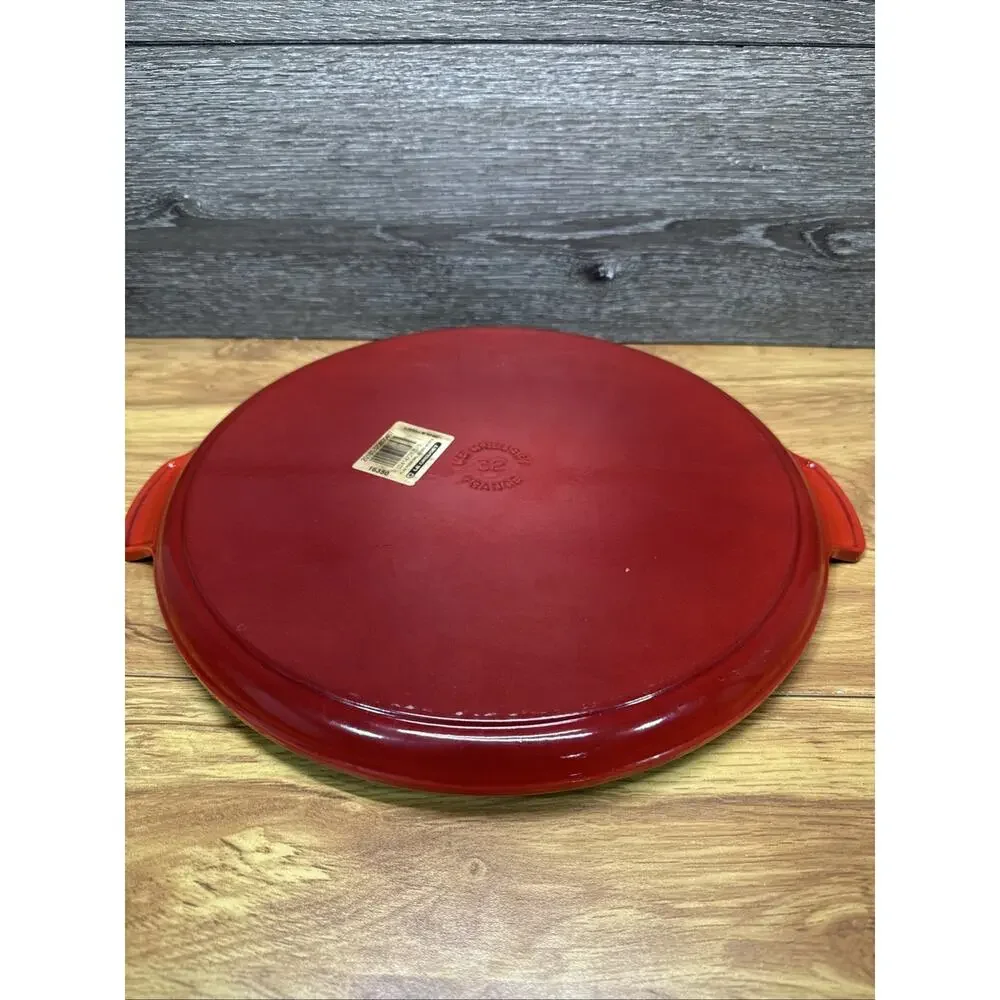 Le Creuset Round Cast Bistro Burgandy Pizza Grill W/ Handles #32